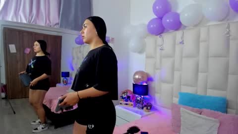  ariana  online show from 11/06/25, 04:52