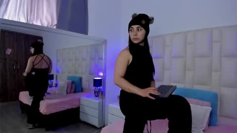  ariana  online show from 11/29/25, 05:38