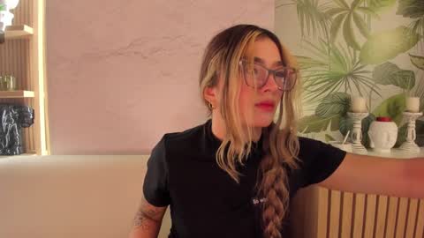 Snapshot of ariana_villada chatting on 11/09/25, 03:05 Ari online show from 11/09/25, 03:05