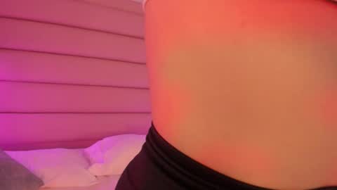 Snapshot of ariana_villada chatting on 11/29/25, 03:31 Ari online show from 11/29/25, 03:31