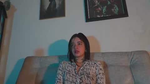 ariana_whitee online show from 06/12/26, 09:57