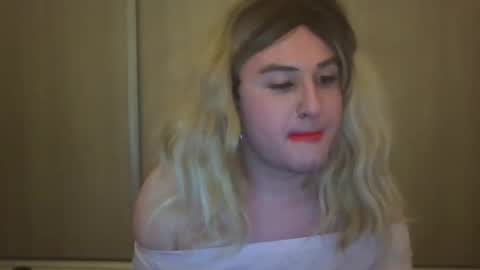 Snapshot of arianalopez98 chatting on 12/16/24, 08:37 Ariana 3 online show from 12/16/24, 08:37