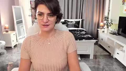 Ana online show from 10/20/25, 09:54