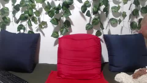 arianasanz1 online show from 02/05/25, 12:49