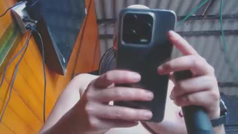 Snapshot of arianathomson chatting on 11/03/25, 07:37 ARIANA online show from 11/03/25, 07:37