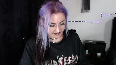 Snapshot of arianauwu666 chatting on 11/10/25, 08:30 help me 100 hands up my OF is Free online show from 11/10/25, 08:30