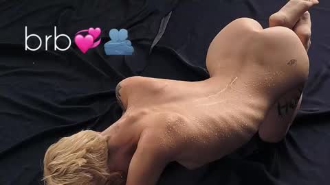 Snapshot of arianna_richi chatting on 12/17/24, 08:45 Olivka online show from 12/17/24, 08:45