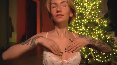 Snapshot of arianna_richi chatting on 12/21/24, 05:58 Olivka online show from 12/21/24, 05:58