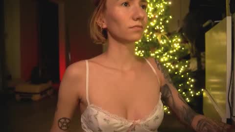 Snapshot of arianna_richi chatting on 01/13/25, 04:39 Olivka online show from 01/13/25, 04:39