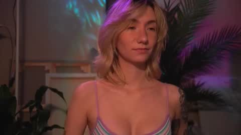 Snapshot of arianna_richi chatting on 10/11/25, 05:17 Olivka online show from 10/11/25, 05:17