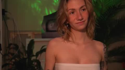 Snapshot of arianna_richi chatting on 11/09/25, 06:44 Olivka online show from 11/09/25, 06:44