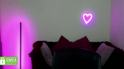 Snapshot of arianna_tifany chatting on 10/19/25, 05:24 Arianna online show from 10/19/25, 05:24