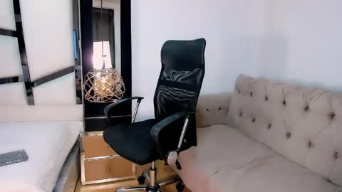 ariannarussell1 online show from 05/17/26, 03:08