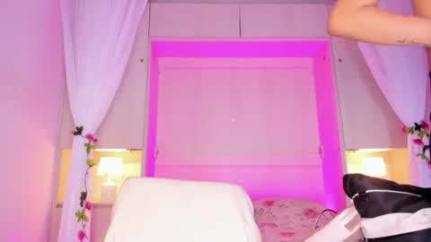 ariannavega_ online show from 07/23/26, 12:14