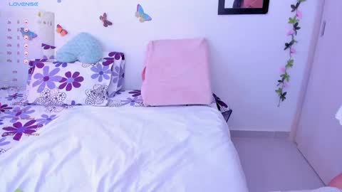 ariannna08_ online show from 12/06/24, 12:05