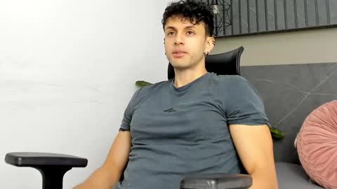 Snapshot of ariasaadeh chatting on 09/20/25, 12:06 ariasaadeh online show from 09/20/25, 12:06