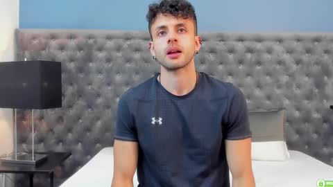 Snapshot of ariasaadeh chatting on 11/16/25, 12:33 ariasaadeh online show from 11/16/25, 12:33