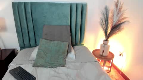 AriaSkyy  online show from 03/04/25, 09:32