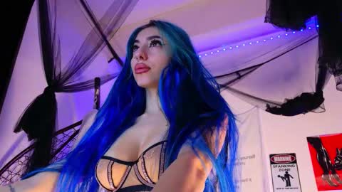 Snapshot of ariavossx chatting on 11/30/25, 10:03 Aria online show from 11/30/25, 10:03