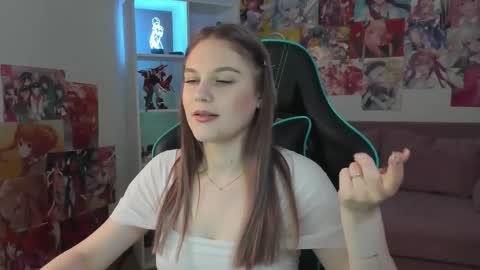 Snapshot of ariawell chatting on 09/22/25, 05:59 Aria online show from 09/22/25, 05:59