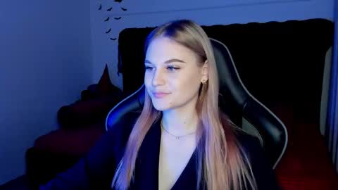 Snapshot of ariawell chatting on 11/05/25, 06:30 Aria online show from 11/05/25, 06:30