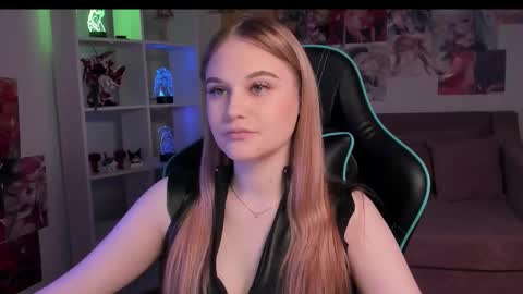 Snapshot of ariawell chatting on 11/17/25, 06:14 Aria online show from 11/17/25, 06:14