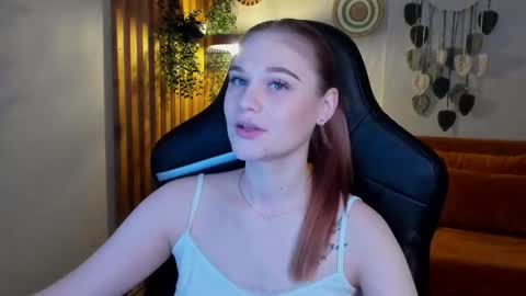 Snapshot of ariawell chatting on 11/23/25, 05:18 Aria online show from 11/23/25, 05:18