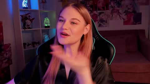 Snapshot of ariawell chatting on 11/24/25, 05:23 Aria online show from 11/24/25, 05:23