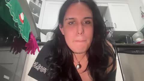 Snapshot of ariawestlove chatting on 01/06/25, 05:41 Aria online show from 01/06/25, 05:41