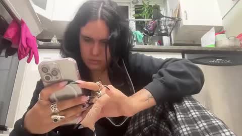 Snapshot of ariawestlove chatting on 03/04/25, 04:17 Aria online show from 03/04/25, 04:17