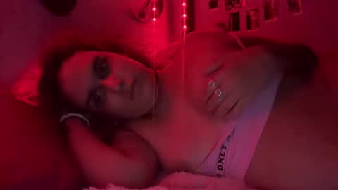 Snapshot of ariawestlove chatting on 10/29/25, 08:16 Aria online show from 10/29/25, 08:16