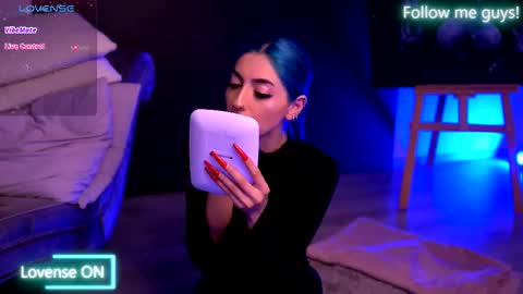 Aria  online show from 10/08/25, 09:12