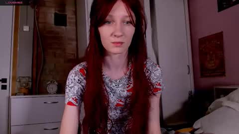 Snapshot of aribluush chatting on 11/23/25, 12:32 aribluush online show from 11/23/25, 12:32