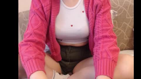 Snapshot of ariel_la chatting on 10/27/25, 09:24 Ariella online show from 10/27/25, 09:24