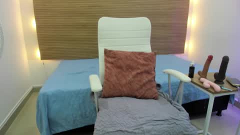 ariela__ online show from 02/12/25, 04:33