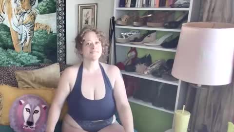 Snapshot of arielabai chatting on 11/03/25, 05:03 Arielle Ari online show from 11/03/25, 05:03