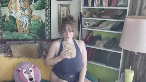 Snapshot of arielabai chatting on 11/07/25, 05:57 Arielle Ari online show from 11/07/25, 05:57