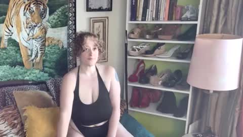 Snapshot of arielabai chatting on 12/02/25, 07:53 Arielle Ari online show from 12/02/25, 07:53