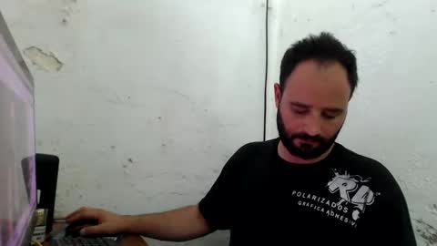 Snapshot of arield85 chatting on 12/11/24, 09:34 Ariel online show from 12/11/24, 09:34