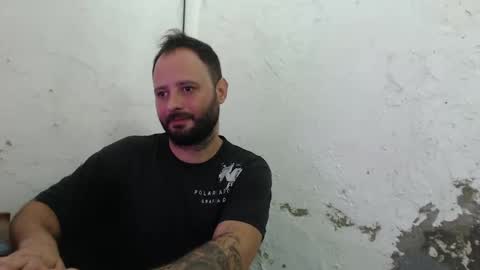 Snapshot of arield85 chatting on 01/24/25, 01:03 Ariel online show from 01/24/25, 01:03