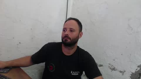 Snapshot of arield85 chatting on 12/17/25, 04:46 Ariel online show from 12/17/25, 04:46