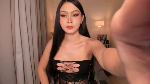 Snapshot of ariellaarida69 chatting on 12/05/25, 10:35 MIRA GREYSON online show from 12/05/25, 10:35