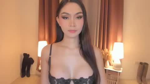 Snapshot of ariellaarida69 chatting on 03/19/26, 11:36 MIRA GREYSON online show from 03/19/26, 11:36