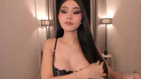 Snapshot of ariellaarida69 chatting on 04/21/26, 12:23 MIRA GREYSON online show from 04/21/26, 12:23