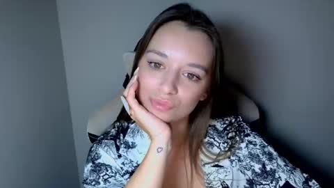 Ariel online show from 09/17/25, 03:35