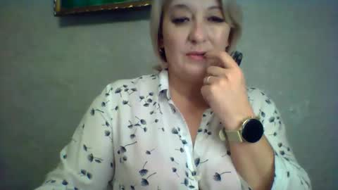 ArielXLoveresss online show from 11/10/25, 10:42