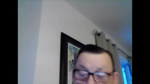 Snapshot of ariens chatting on 12/31/24, 03:42 ariens online show from 12/31/24, 03:42