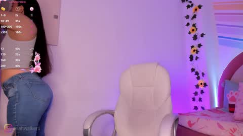 Snapshot of ariiah_walker_ chatting on 10/08/25, 01:47 Ariah online show from 10/08/25, 01:47