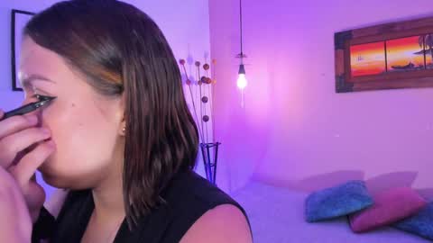 Snapshot of ariianabaker chatting on 03/11/25, 12:06  Arianna  online show from 03/11/25, 12:06