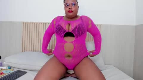 Snapshot of arika_brown chatting on 06/10/26, 08:19 Arika Brown online show from 06/10/26, 08:19